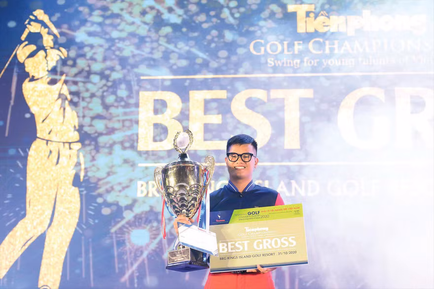 Nhất Long đang là đương kim vô địch Tiền Phong Golf Championship 