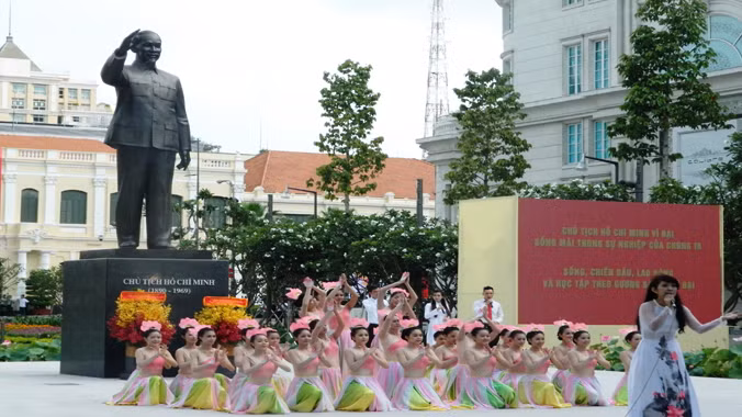 Khánh thành Tượng đài Chủ tịch Hồ Chí Minh sáng 17/5.