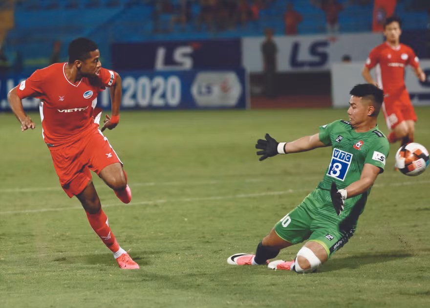 Chân sút ngoại đóng vai trò quan trọng vào thành tích của các CLB tại V-League ảnh: NHƯ Ý 