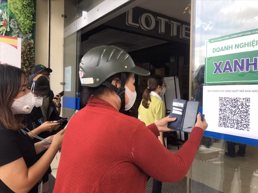 Từ ngày 1/10, người dân có “thẻ xanh” (đã tiêm vắc-xin) sẽ được trực tiếp vào siêu thị mua sắm 