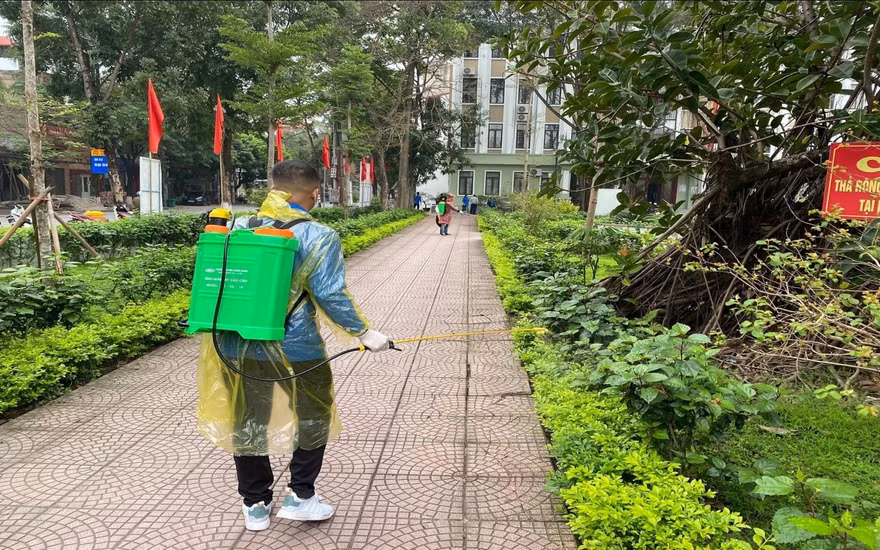 Cơ quan chức năng tỉnh Bắc Ninh phun khử khuẩn phòng chống dịch