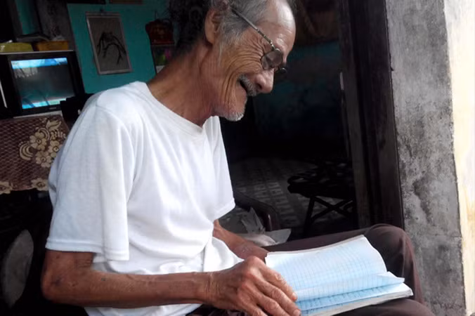 Nhà thơ Trần Vàng Sao. Ảnh: Minh Tự.