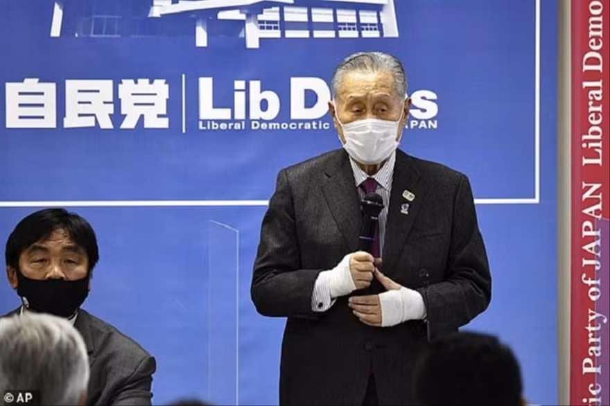 Ông Yoshiro Mori đối diện làn sóng đòi sa thải