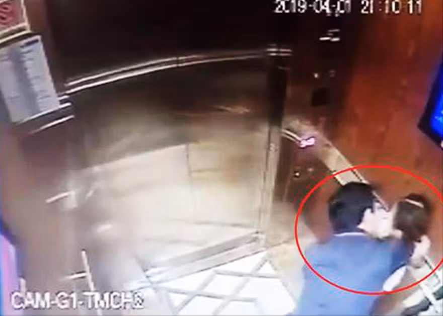 Hình ảnh người đàn ông sàm sỡ bé gái 9 tuổi trong thang máy ở TPHCM Ảnh: Cắt từ clip 