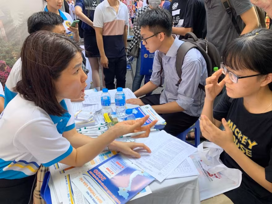 Thí sinh rộng cửa xét tuyển vào đại học năm 2022 (ảnh chụp trước 27/4). Ảnh: Diệp An