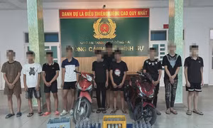 Tạm giữ hình sự nhóm đối tượng mang hung khí khiêu khích Cảnh sát tuần tra