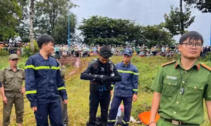 Mưa lớn cuốn trôi ô tô ở Đồng Nai, đang tìm kiếm người nghi mất tích