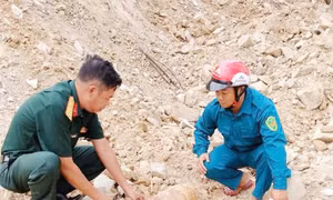 Thi công đường ở Đồng Nai, phát hiện vật thể nghi là bom 