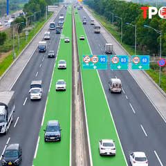 Tài xế chia sẻ cách chuyển làn, vượt xe trên cao tốc để tránh bị phạt