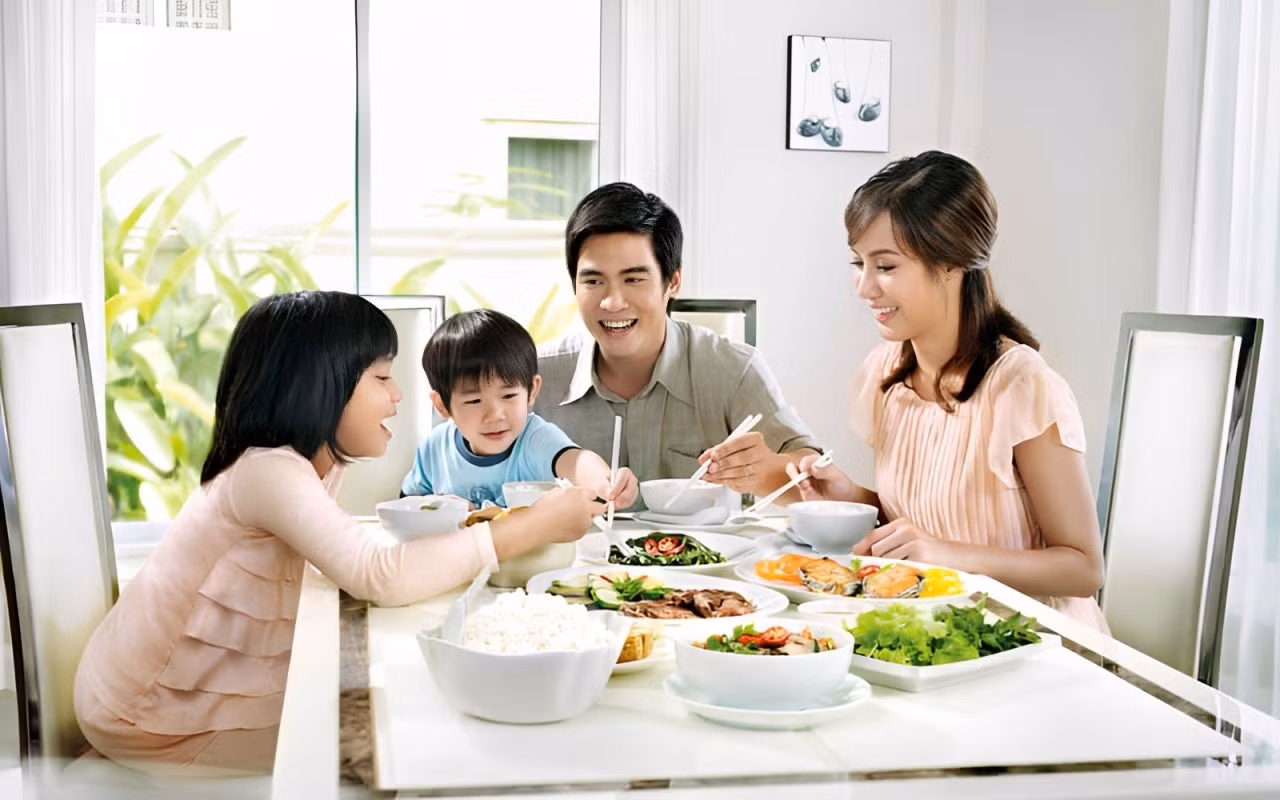 diendandoanhnghiepvn-media-uploaded-350-2022-06-27-bua-com-gia-dinh.jpg