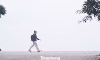 Hà Nội mù sương từ sáng đến chiều, chất lượng không khí ở mức xấu