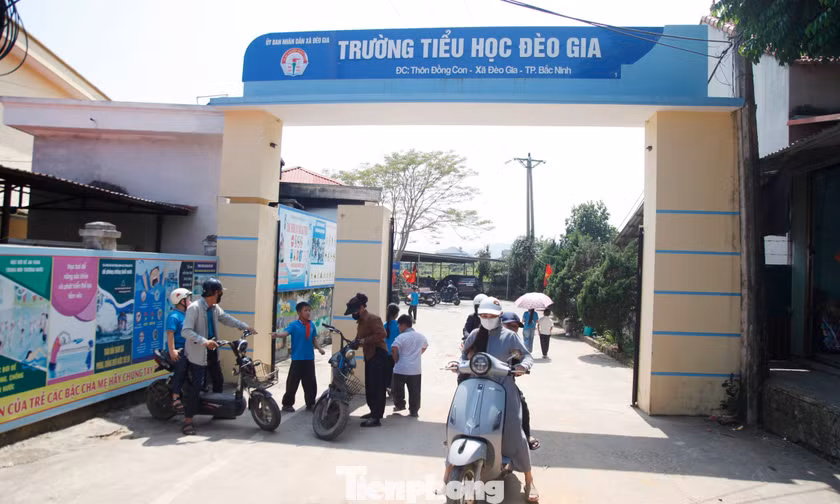 Theo phản ánh, việc bổ nhiệm ông Ngô Đức Thủy là Hiệu trưởng Trường Tiểu học Đèo Gia khi sắp xếp trường học chưa thỏa đáng. Ảnh: Nguyễn Thắng.