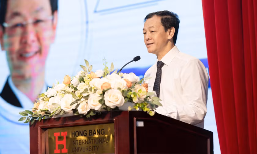 Bác sĩ Nguyễn Tri Thức và hành trình hơn 25 năm gắn bó với ngành y trước khi xin thôi chức Thứ trưởng