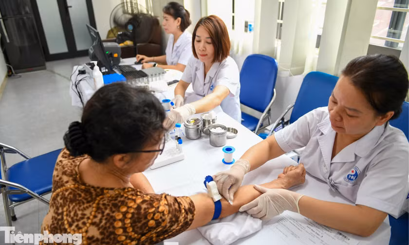 Người dân được chụp X-quang, khám chuyên khoa miễn phí ngay tại y tế cơ sở
