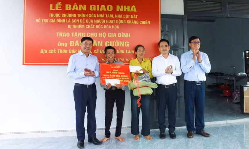 Lâm Đồng trao nhà mới cho gia đình nạn nhân nhiễm chất độc hóa học
