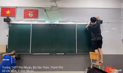 Vụ lớp 12 thiếu bảng, giáo viên phải viết lên tường: Lắp bảng mới trong đêm