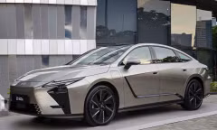 Cận cảnh Lexus ES 500e - sedan thuần điện hạng sang giá gần 3 tỷ đồng