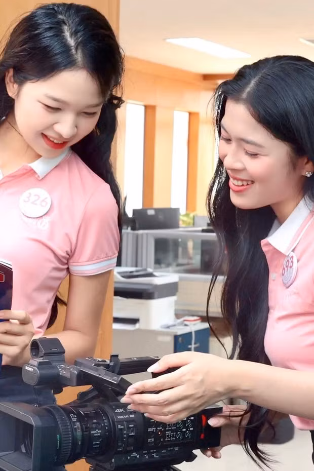 Thí sinh Hoa hậu Việt Nam theo đuổi nghề báo, dẫn chương trình