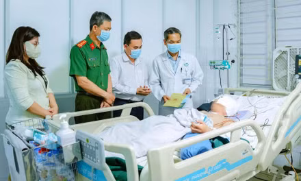 Lãnh đạo Đồng Nai thăm nạn nhân sống sót duy nhất sau vụ thảm sát