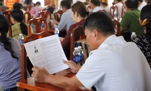 Cử tri kiến nghị có giải pháp bình ổn giá vật tư nông nghiệp, khắc phục sạt lở đê