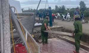 17 căn nhà ở Cà Mau bị sập, tốc mái sau trận lốc xoáy giữa đêm