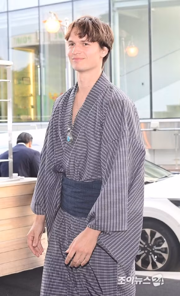 ansel-elgort-3.jpg