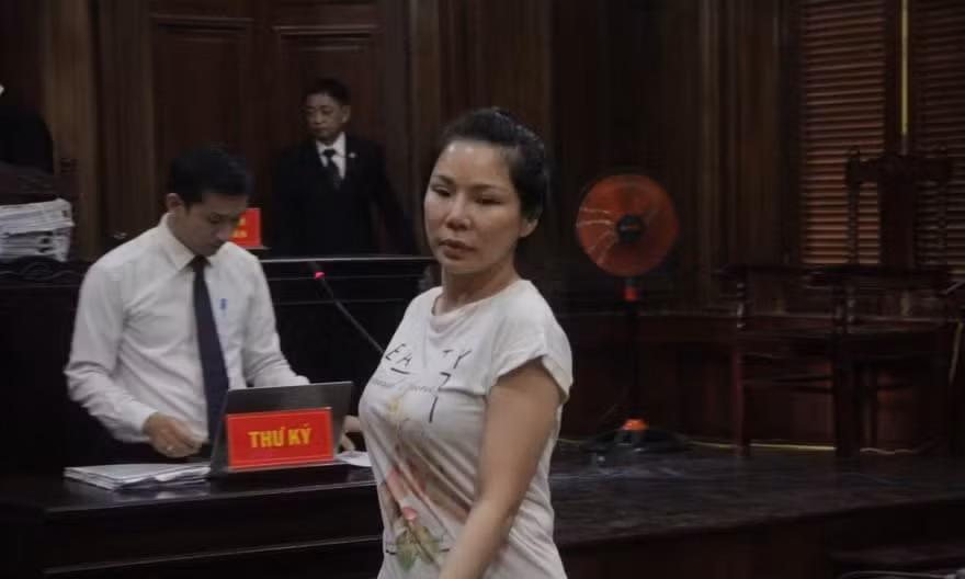 Bà Vũ Thụy Hồng Ngọc trong một phiên tòa.