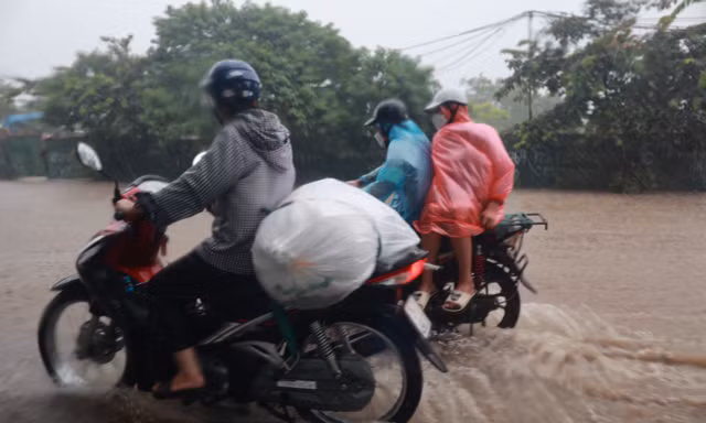 Vùng núi Bắc Bộ mưa dông từ đêm nay, nguy cơ có mưa đá