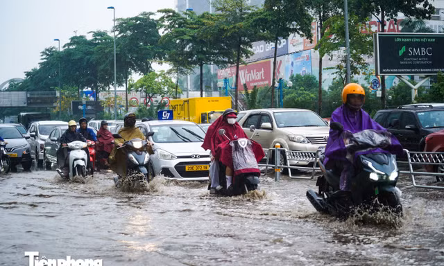 Mưa dông diện rộng ở miền Bắc, có nơi mưa rất to