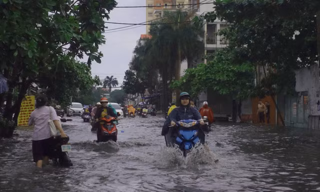 Nam Bộ, Nam Trung Bộ bước vào đợt mưa đỉnh điểm