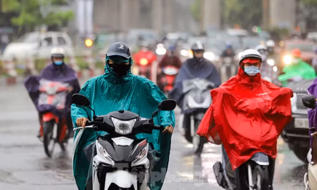 Từ chiều tối nay, gió mùa đông bắc về, miền Bắc chuyển mưa dông