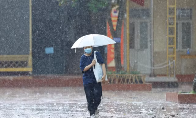 Phụ huynh, sĩ tử lưu ý mưa dông