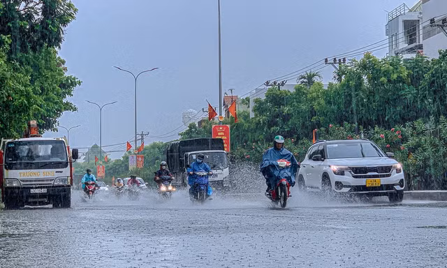 Mưa lớn mở rộng ra Thanh Hóa đến Quảng Trị