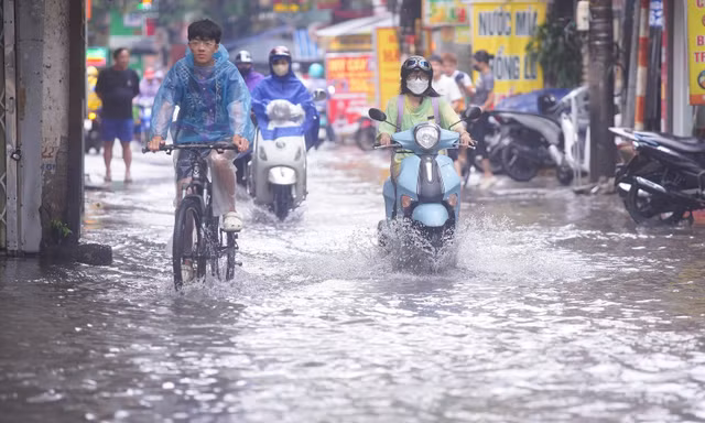 Hà Nội mưa lớn từ chiều tối nay, có thể trên 100mm, nguy cơ ngập úng cục bộ