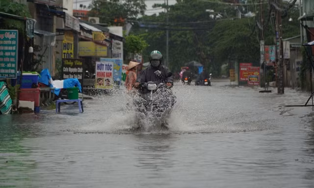 Nam Bộ, Tây Nguyên đón mưa lớn trái mùa