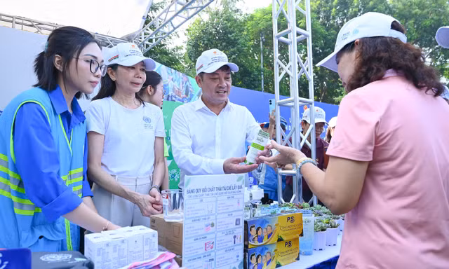 Thí điểm 100 điểm phân loại và thu hồi vật liệu tái chế tại Hà Nội