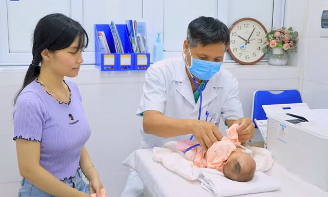 Hành trình kì diệu của bé sinh non nặng 9 lạng
