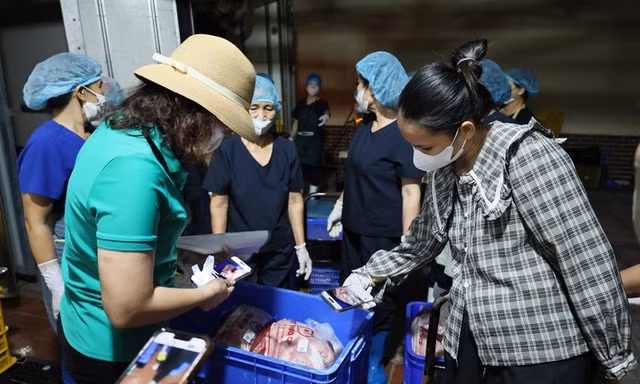Suất ăn có thịt như 'tóp mỡ': Trường tạm dừng bữa ăn bán trú