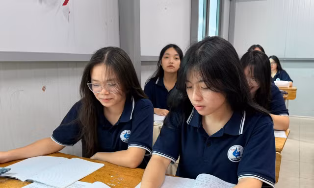 Phụ huynh, học sinh nói gì khi Bộ GD&ĐT 'định' bỏ cộng điểm IELTS từ năm nay?