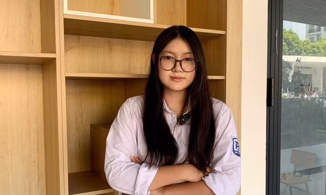 Vượt qua nỗi sợ thi cử, nữ sinh Hà Nội trở thành thủ khoa học sinh giỏi