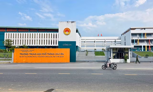 Tranh luận nóng việc Bộ GD&ĐT muốn ‘trộn’ học sinh thi tốt nghiệp