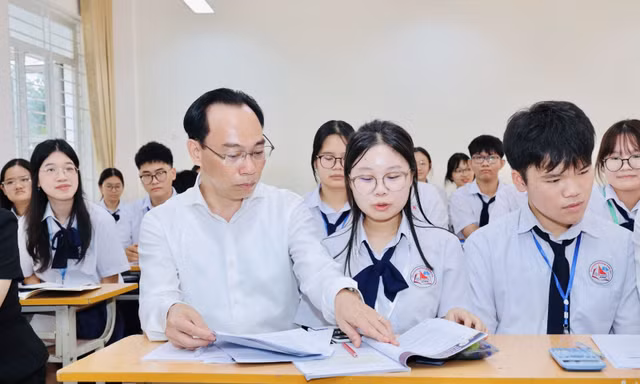 Bộ trưởng Bộ GD&ĐT: Không ai xuống Hạ Long học để về Hà Nội làm việc