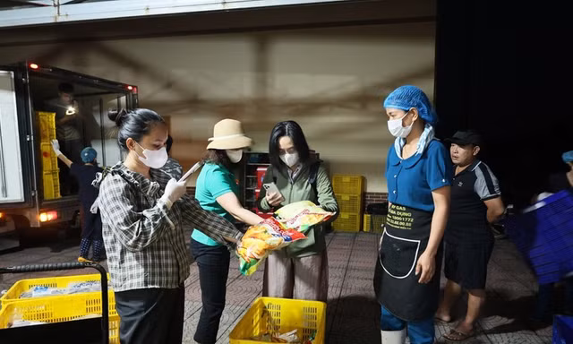 Vụ bữa ăn bán trú toàn tóp mỡ: Dừng hợp đồng nhà thầu cung cấp dịch vụ