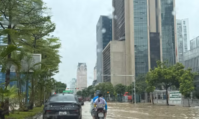 Hà Nội mưa ngập, Sở GD&ĐT điều chỉnh thời gian, hình thức dạy học