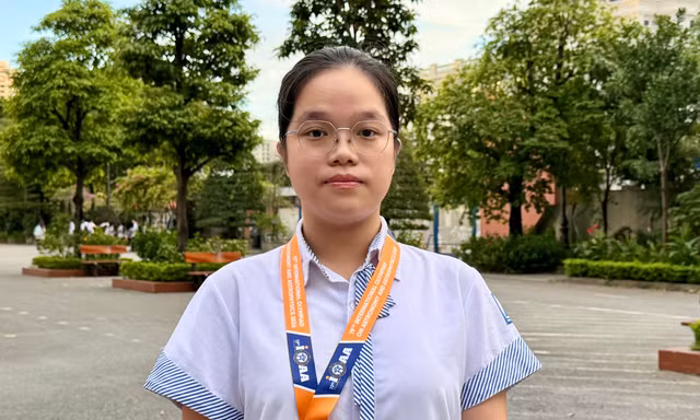 Nữ sinh Hà Nội thức trắng ngắm sao, giành Vàng Olympic Thiên văn