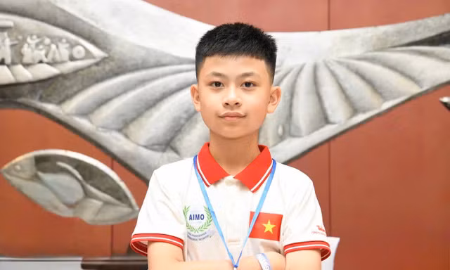 Nam sinh xin rời giường bệnh giành Huy chương Bạc toán quốc tế 