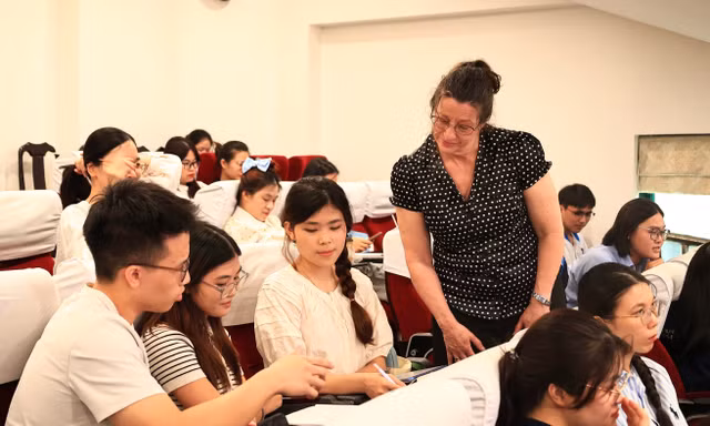 Học sinh Việt Nam giỏi ngữ pháp, yếu giao tiếp tiếng Anh: Vì sao?