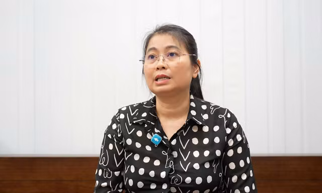 Hiệu trưởng Trường THPT Mạc Đĩnh Chi, Hà Nội. 