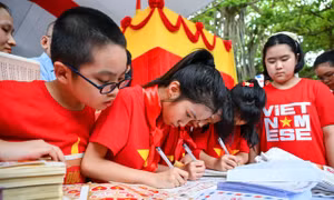 Xếp hàng 'xuyên không' về mùa thu lịch sử ở Quảng trường Ba Đình