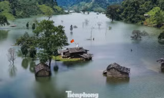 Đẹp ngỡ ngàng ‘vịnh Tà Phình’ giữa núi rừng Sơn La